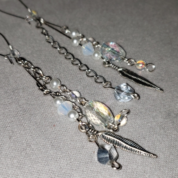 Fallen Angel Earring Set - Picture 4 of 5